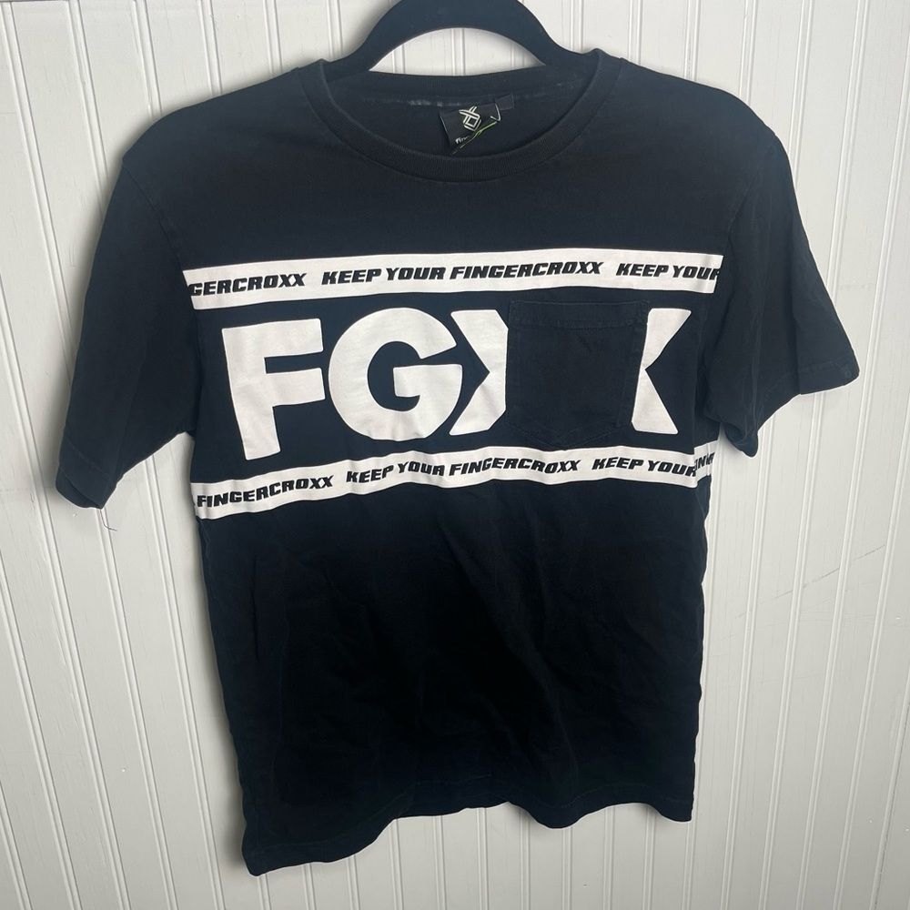 FINGERCROSS FGXX t shirt top black white F22